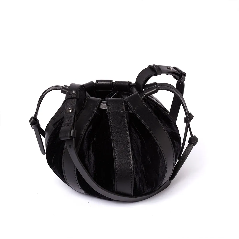 Alma Circë Black