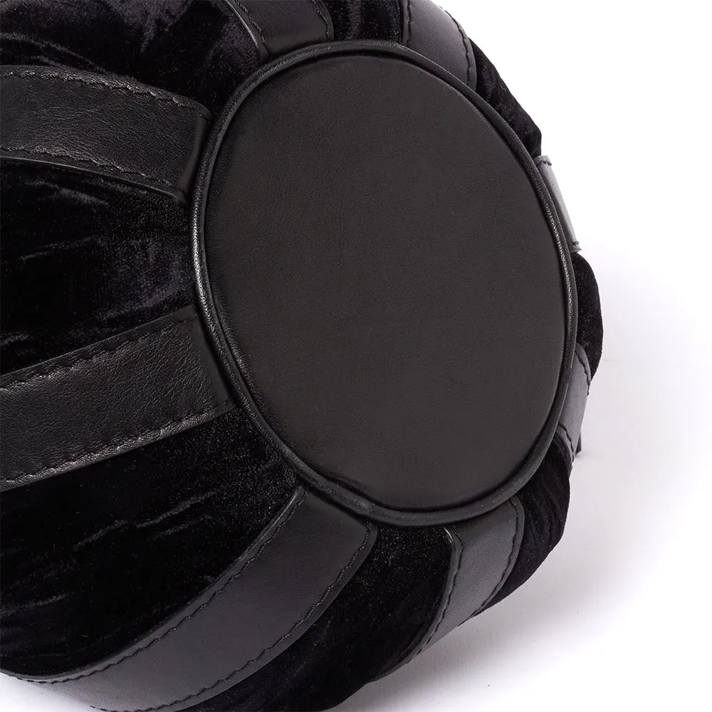 Alma Circë Black
