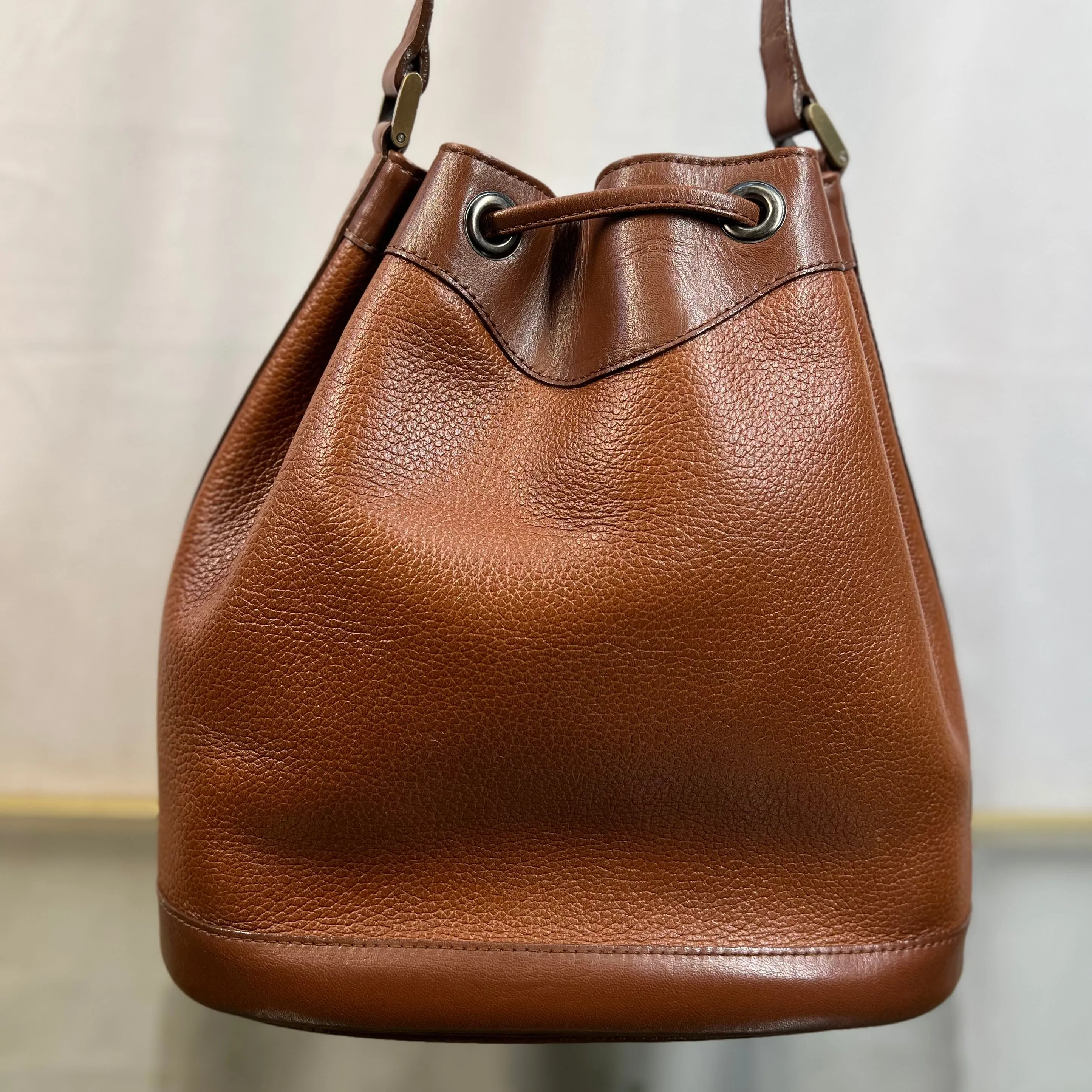 BURBERRYs Brown Grained Leather Vintage Drawstring Bucket Bag
