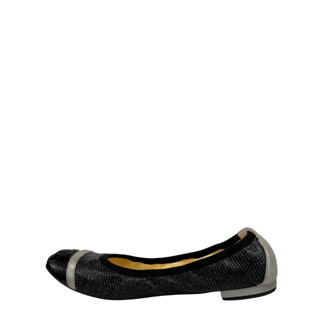 Chanel 2017 Black and Silver Interlocking CC Logo Ballet Flats - Size 37