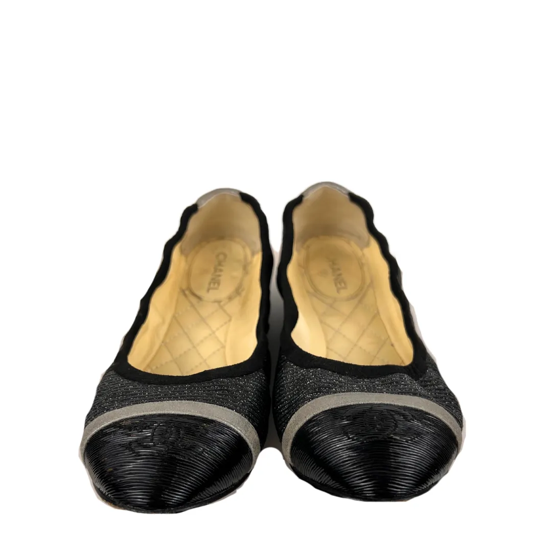 Chanel 2017 Black and Silver Interlocking CC Logo Ballet Flats - Size 37