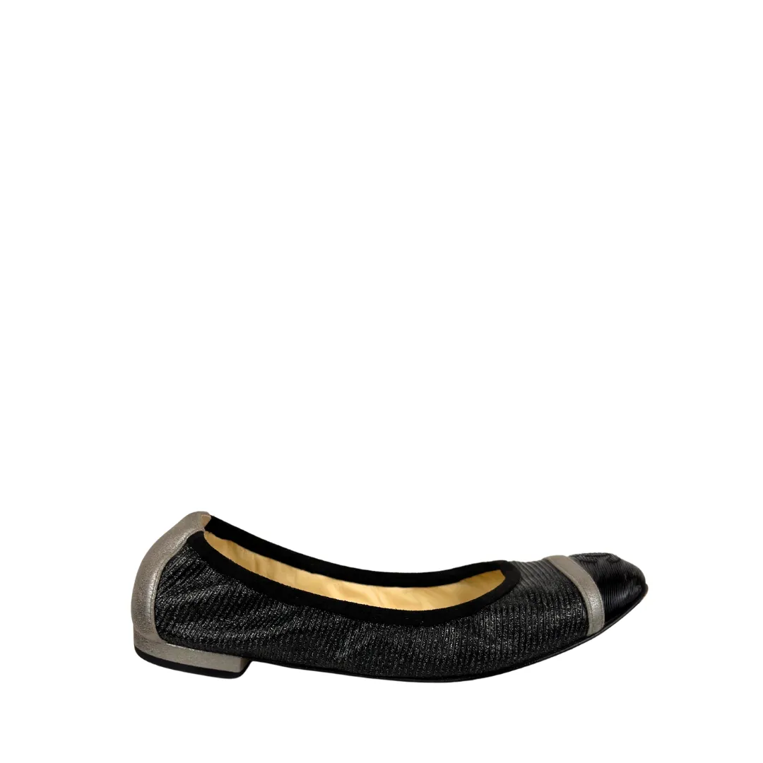 Chanel 2017 Black and Silver Interlocking CC Logo Ballet Flats - Size 37