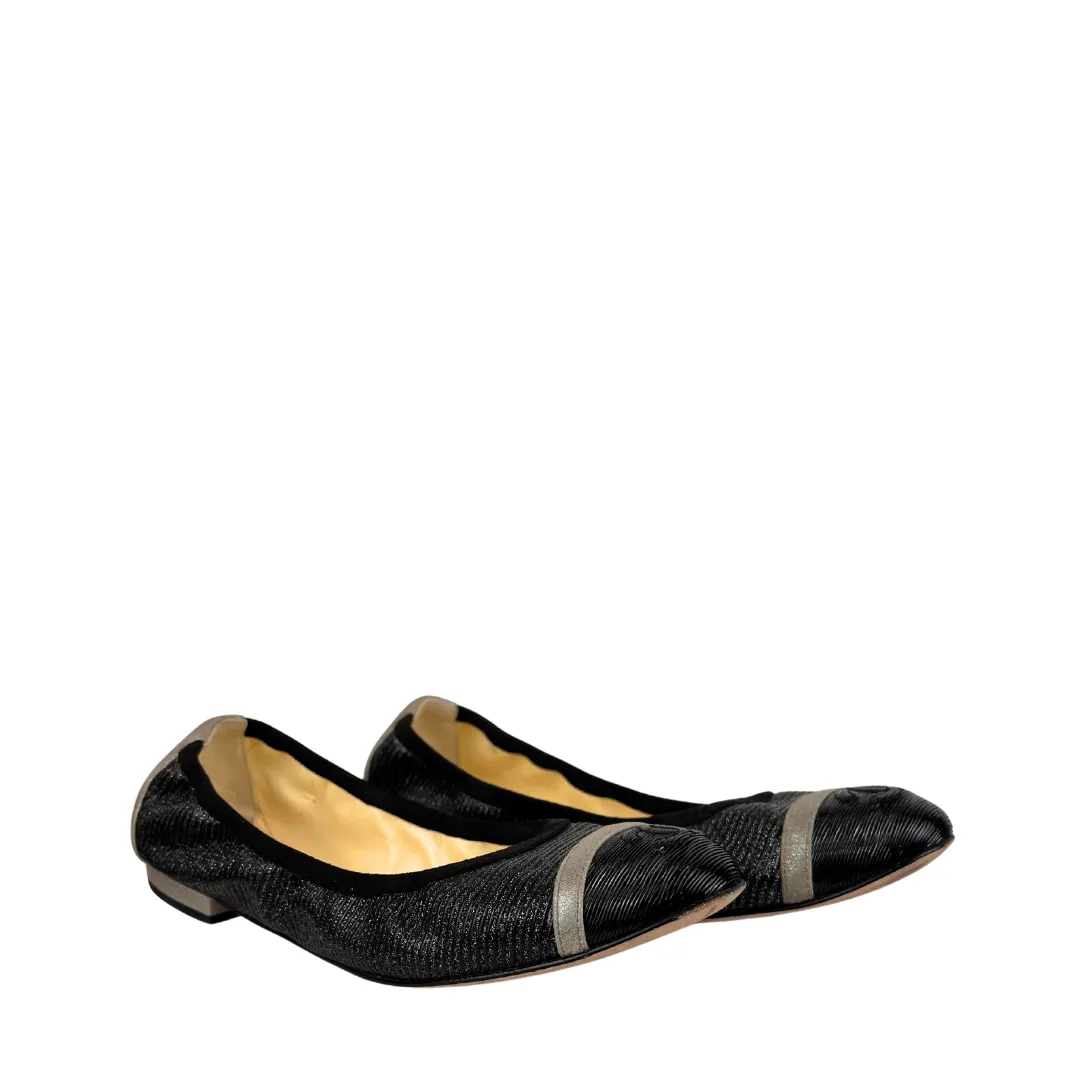 Chanel 2017 Black and Silver Interlocking CC Logo Ballet Flats - Size 37