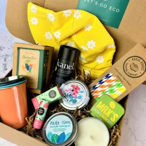 Gift Box "Fun in the Sun" - bucket hat, lip balm, skin care bar, patio cups, straws, candle