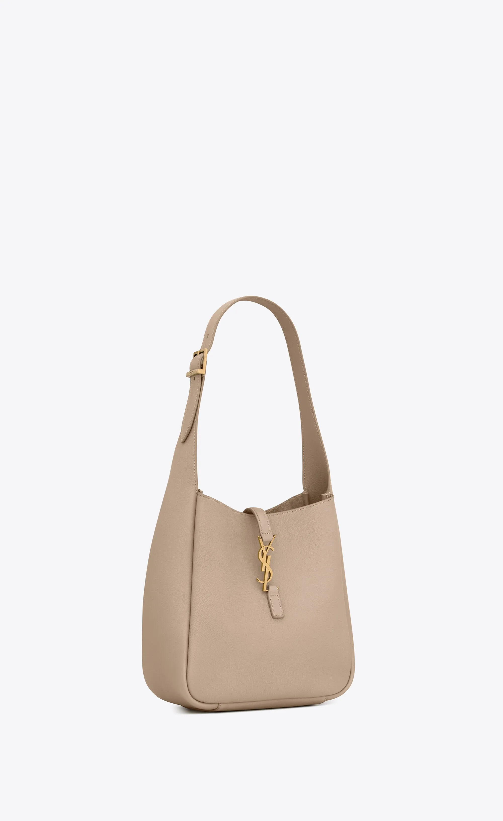 Le 5 À 7 Supple Small In Grained Leather