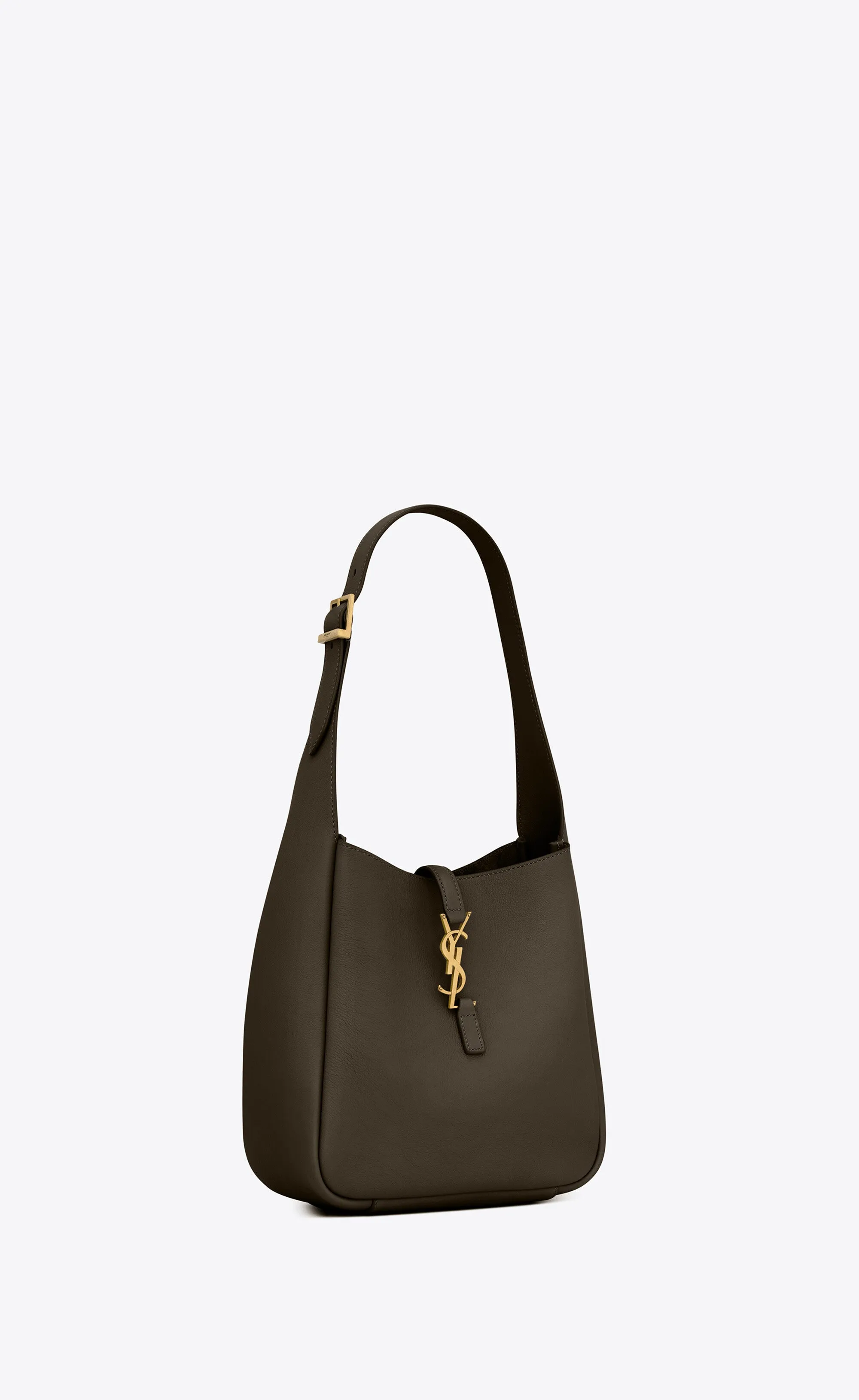 Le 5 À 7 Supple Small In Grained Leather