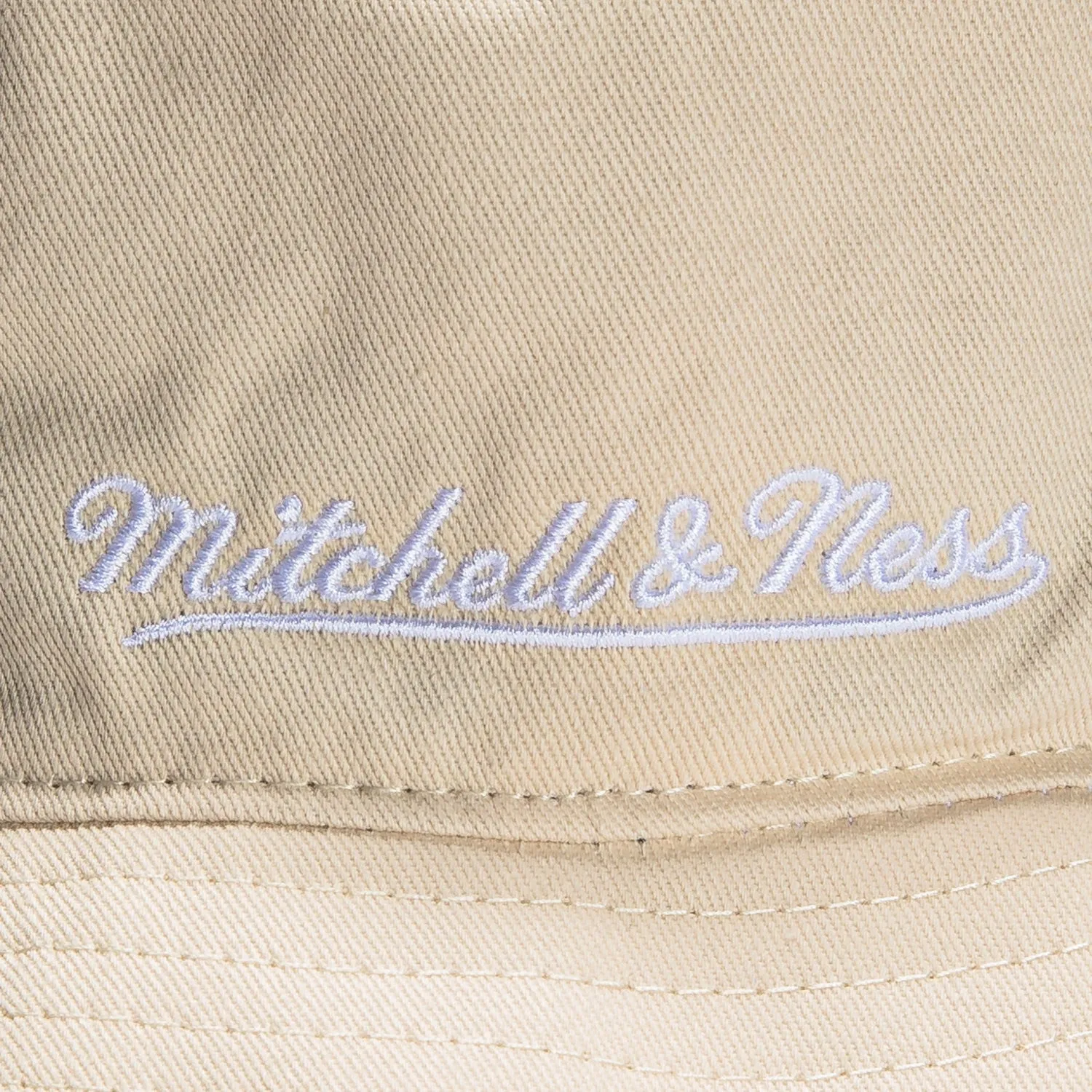 Mitchell & Ness Brooklyn Nets Bucket Hat - Off White