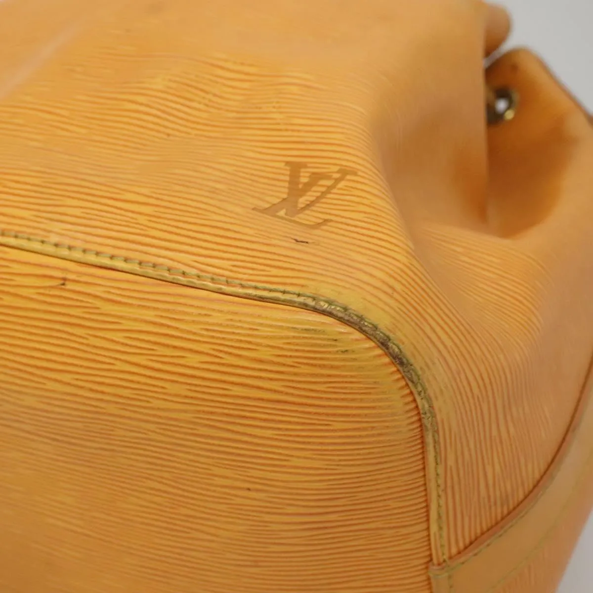 Noe Bucket Bag Drawstring Closure