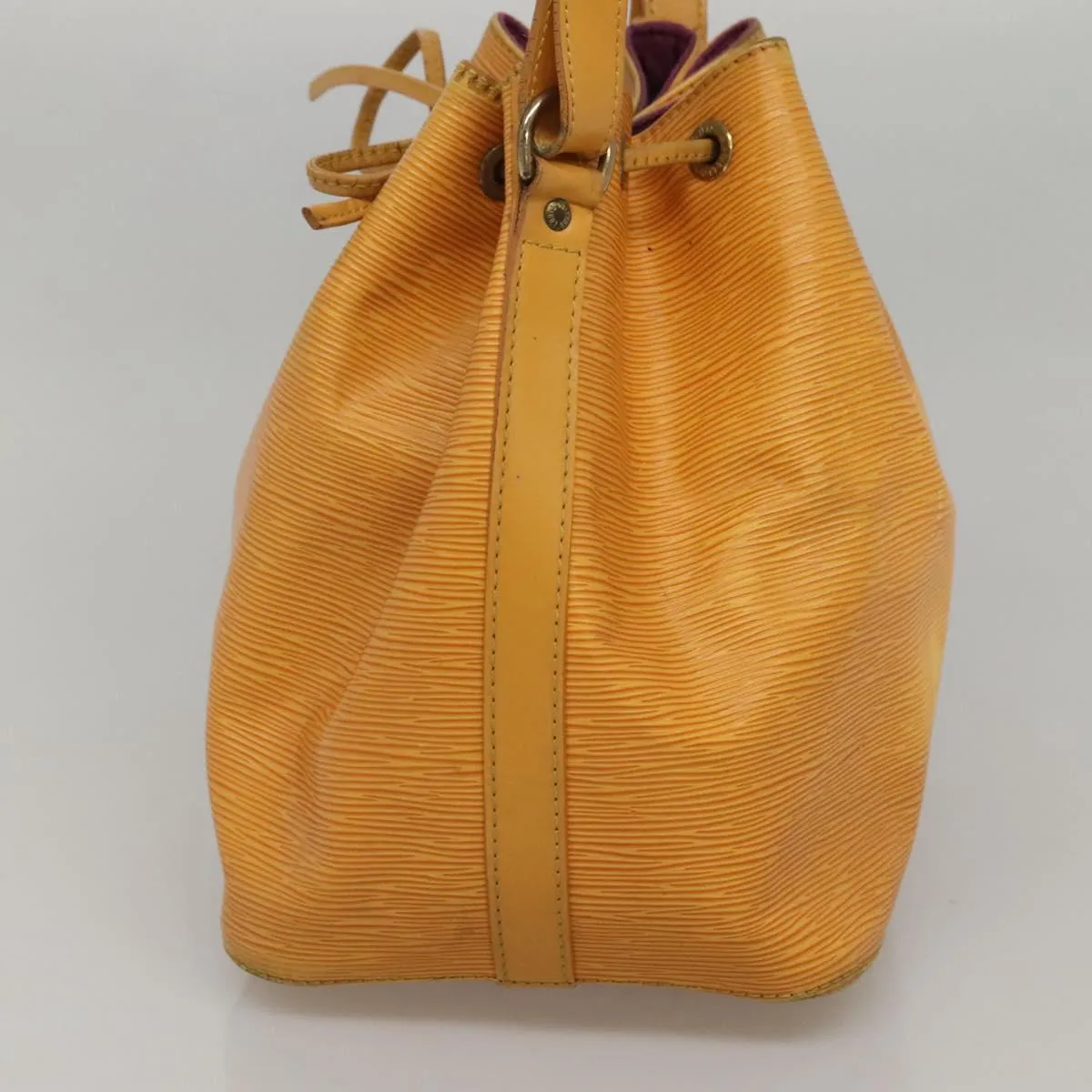Noe Bucket Bag Drawstring Closure