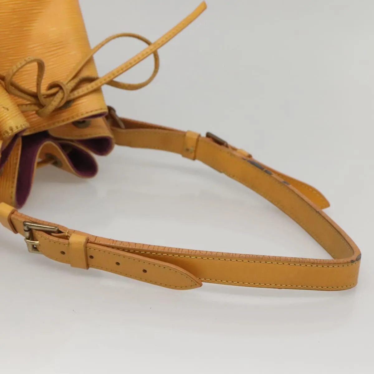 Noe Bucket Bag Drawstring Closure