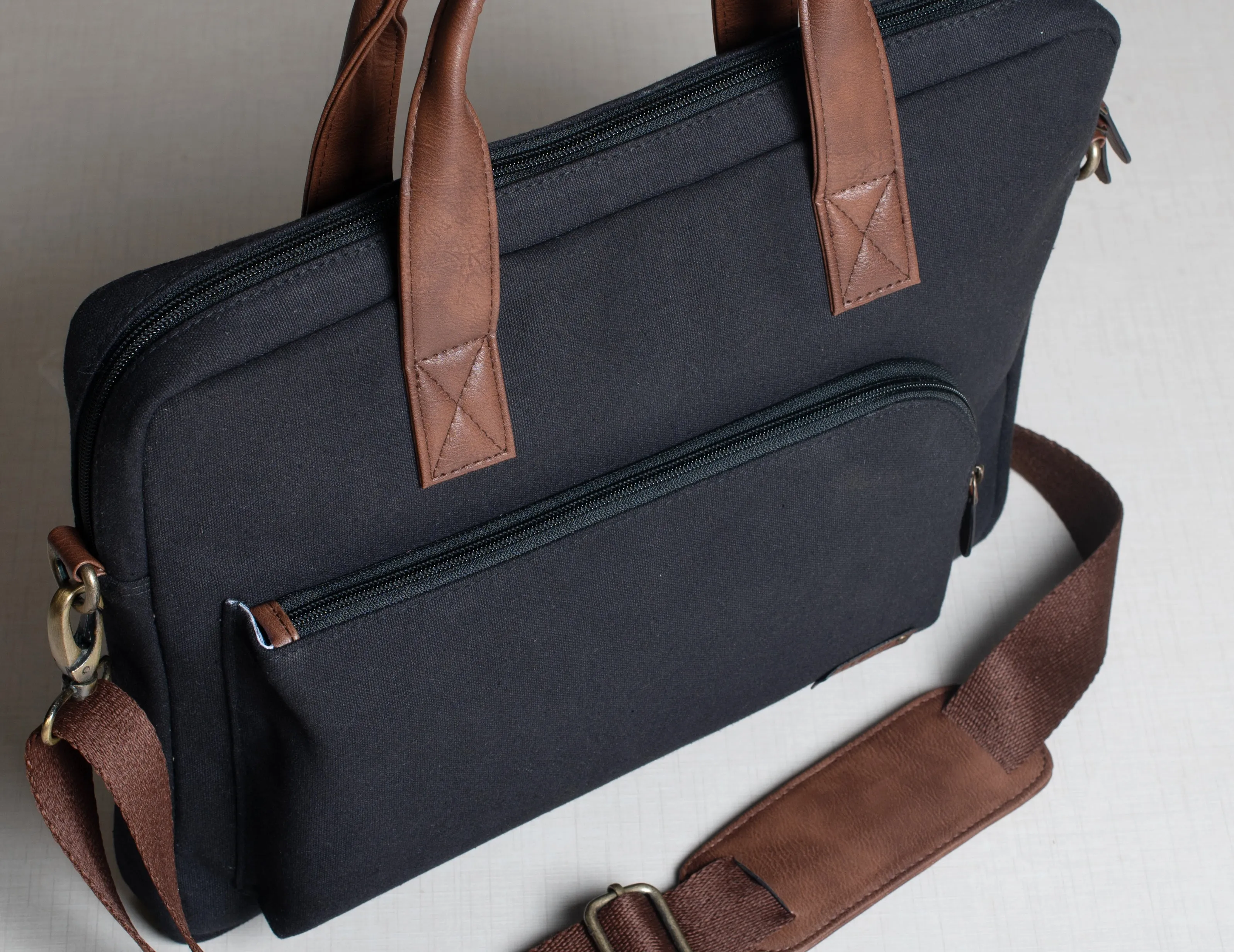 Oblique Rush Laptop Messenger Bag: 1N