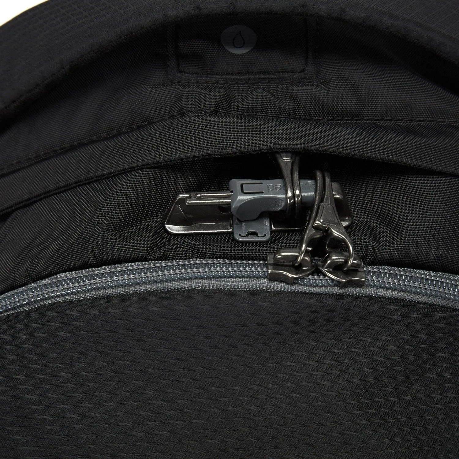 Pacsafe® Venturesafe® 15L G3 anti-theft daypack