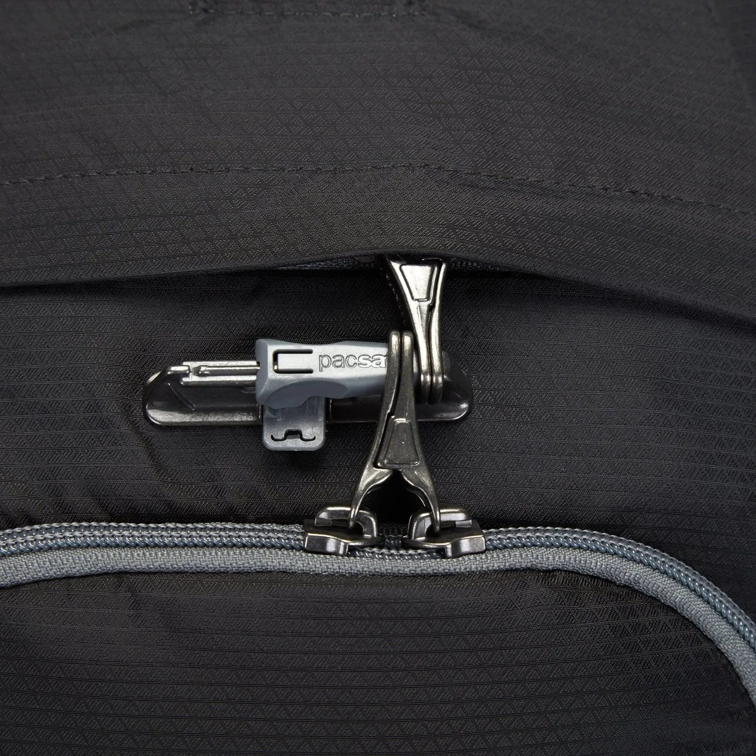 Pacsafe® Venturesafe® 15L G3 anti-theft daypack