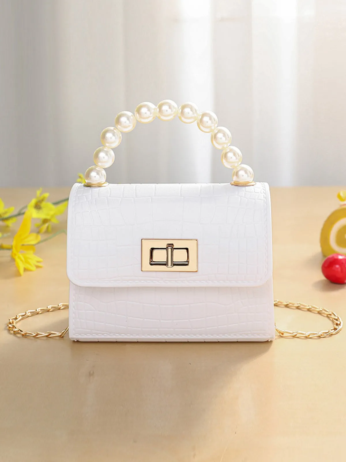 Sac à main à rabat en cuir texturé crocodile blanc