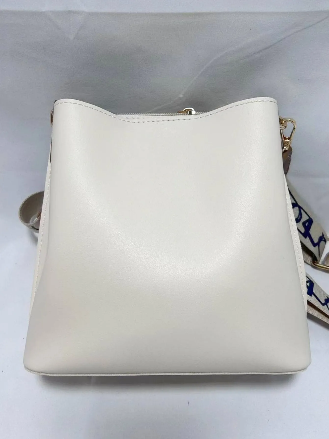 Small Chain Decor Bucket Bag - White- FD ⚡