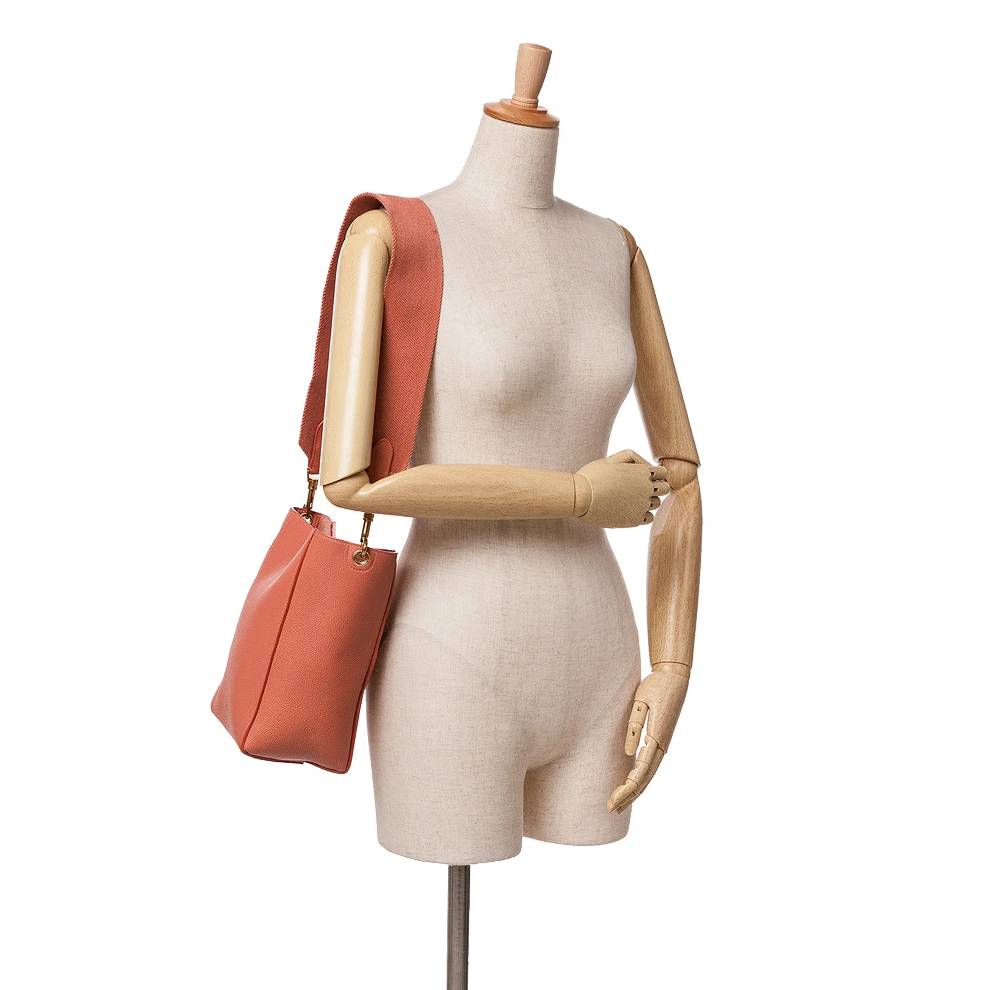 Small Leather Seau Sangle