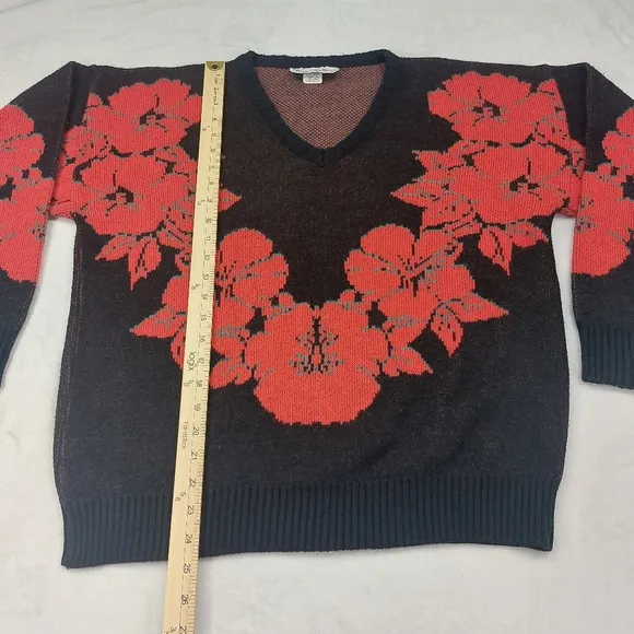 THREADNEEDLE STREET VTG BLACK RED POINSETTIA FLORAL HOLIDAY CHRISTMAS SWEATER M