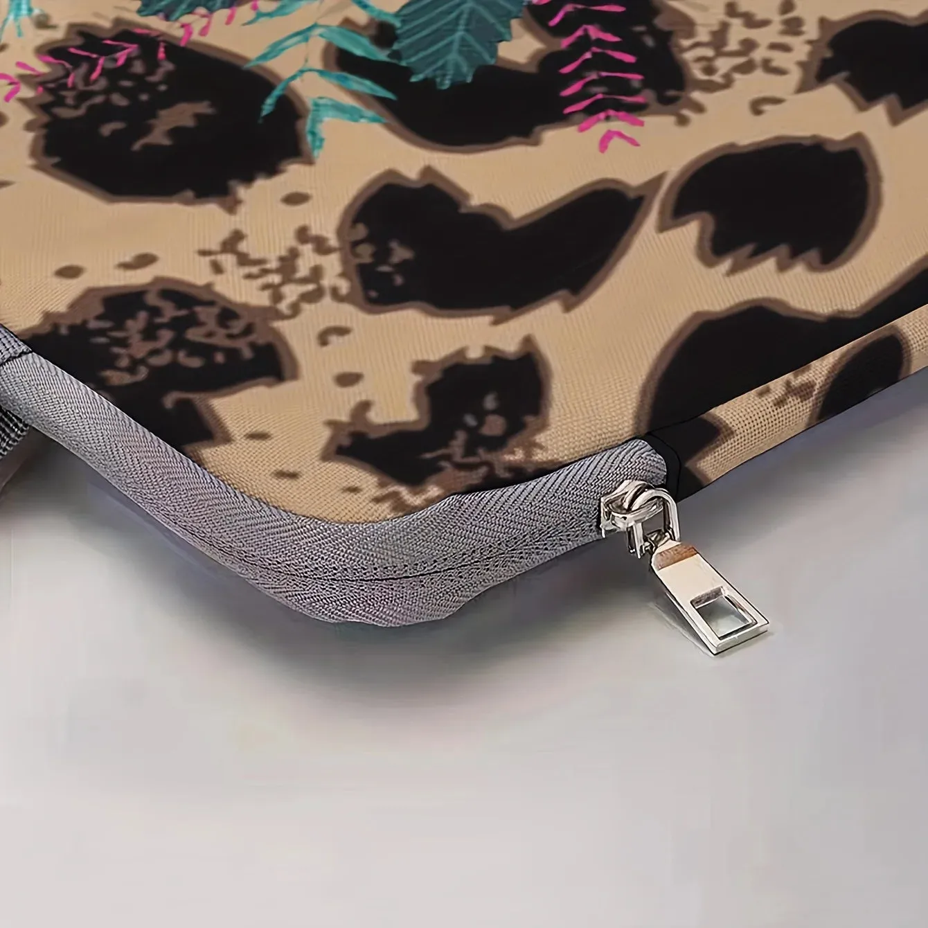 Tiger Patterned Laptop Bag suitable for 14 inch laptops
