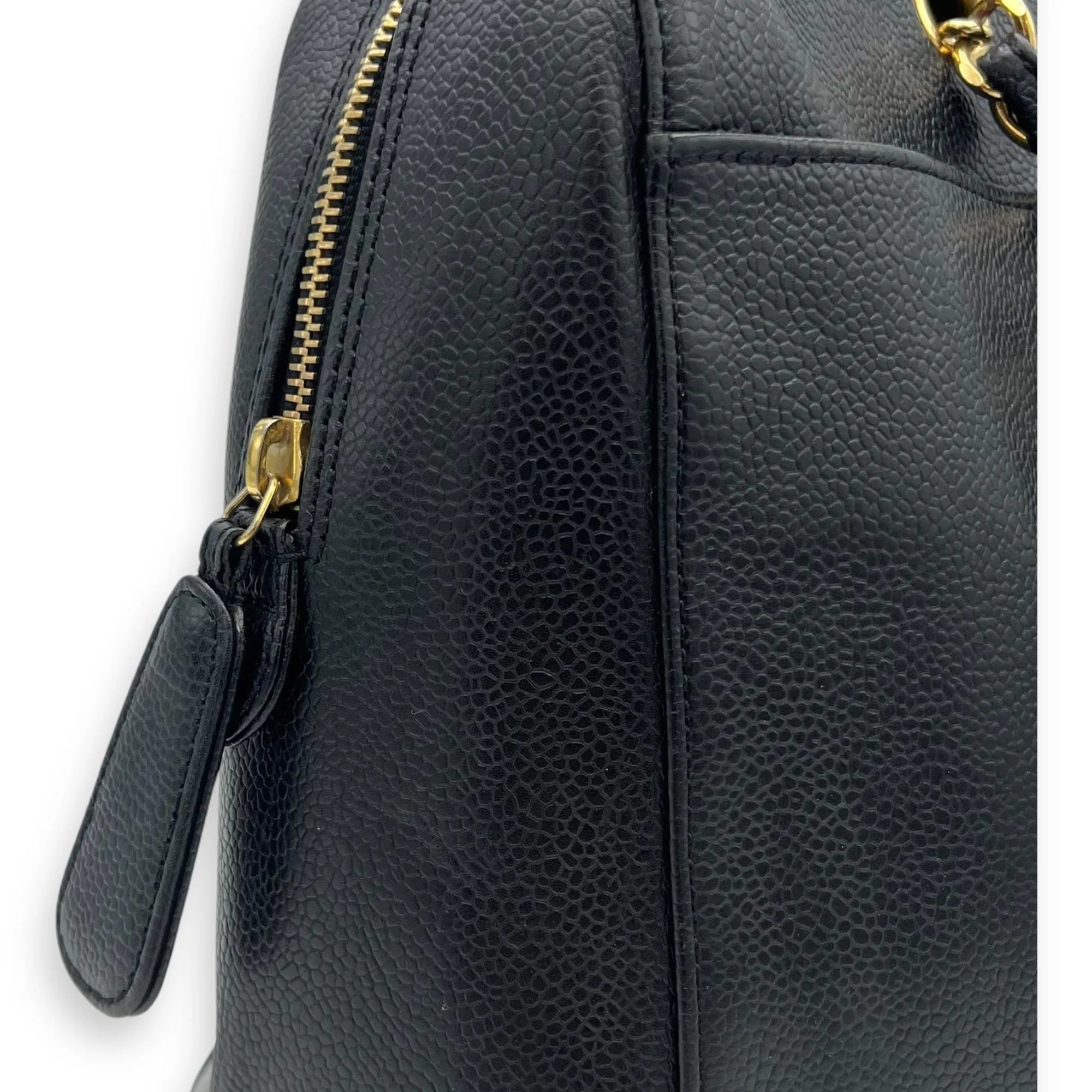 Vintage Shoulder Bag Black in Caviar Leather, Gold hardware