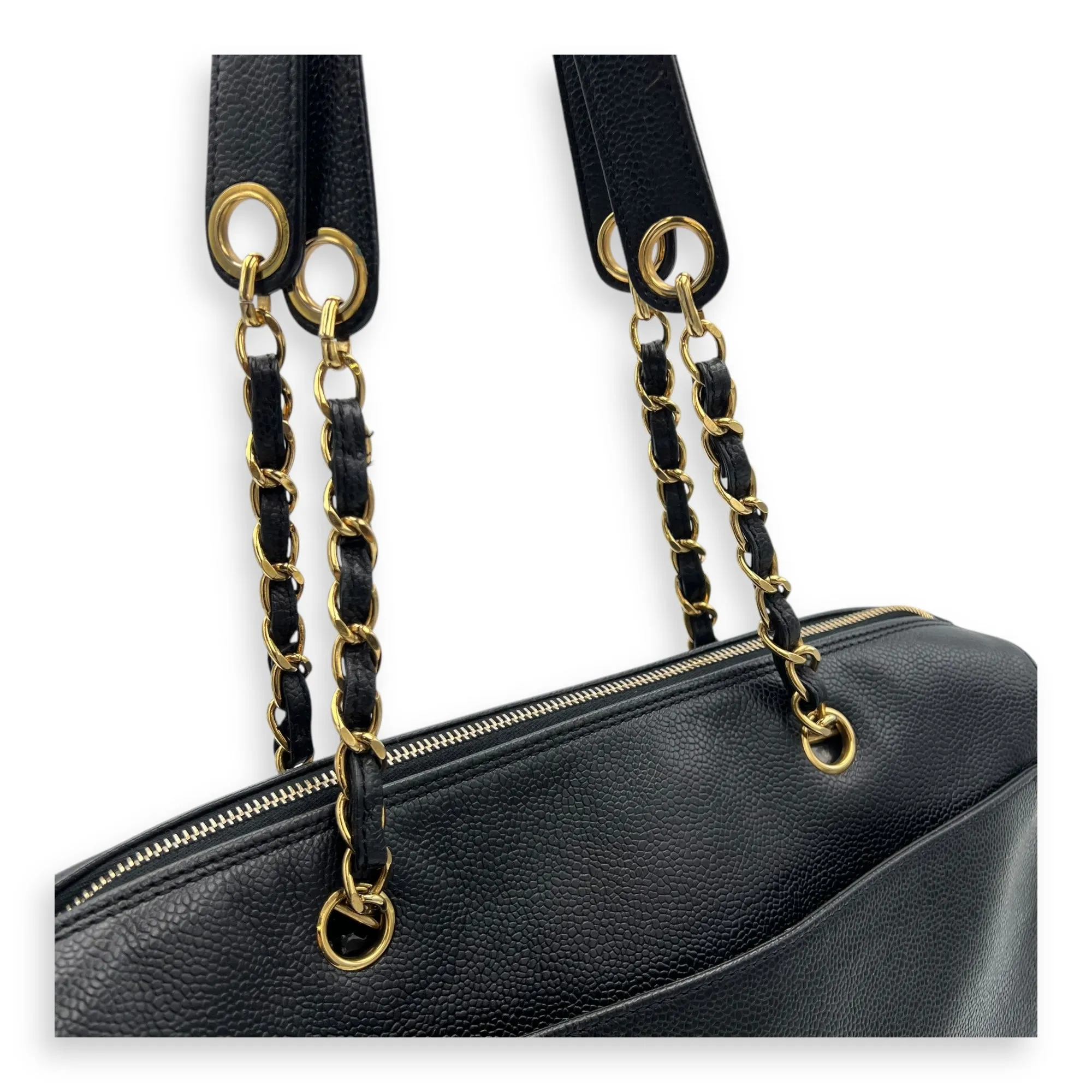 Vintage Shoulder Bag Black in Caviar Leather, Gold hardware